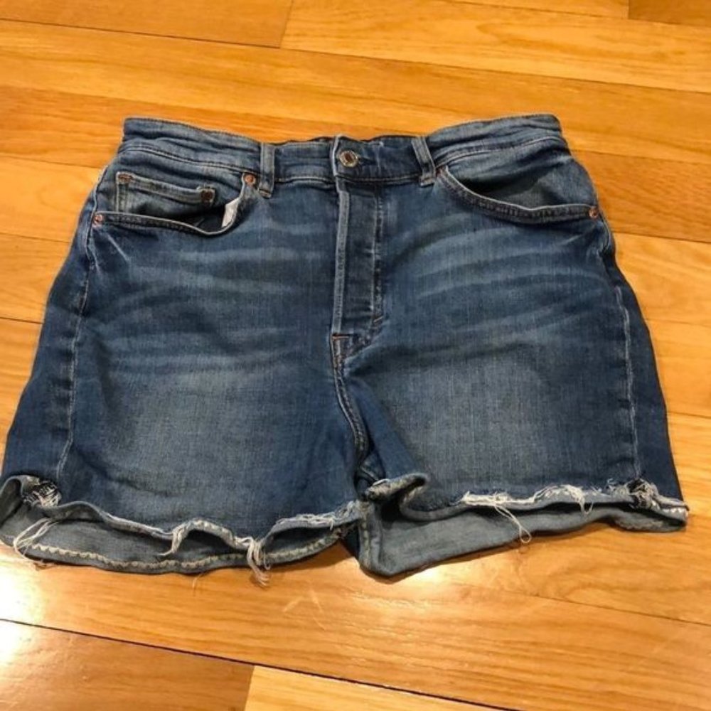 H&M mom jean shorts size 8.